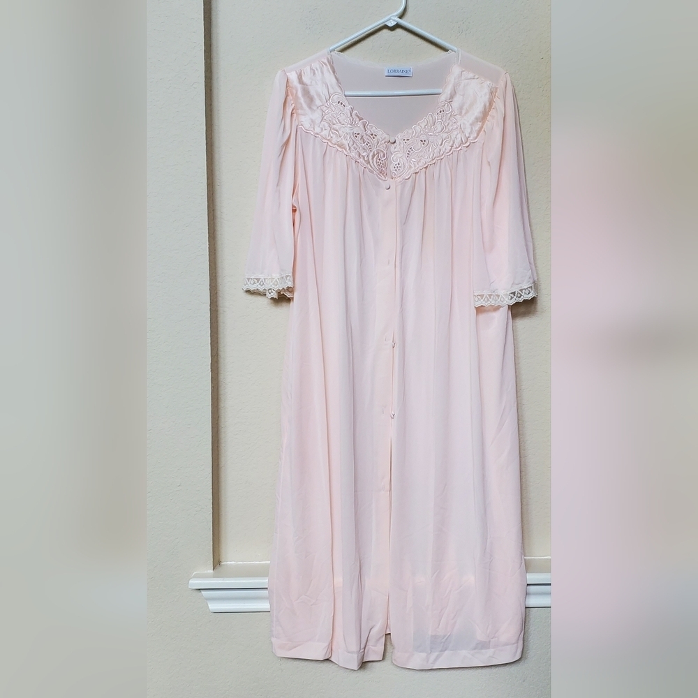 Lorraine Soft Pink Feminine Lace Trim Button Front Robe. Size 1x